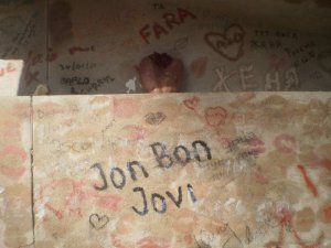 A heart-shaped potato and a tribute to Jon Bon Jovi: graffiti on Oscar Wilde's tomb in October 2010